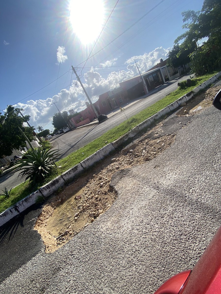 chakalo84's tweet photo. @AyuntaMerida Su apoyo para solucionar el tema de este enorme bache, es un peligro.
Calle 19 Jardines del Norte. https://t.co/2LyBcJGtpa