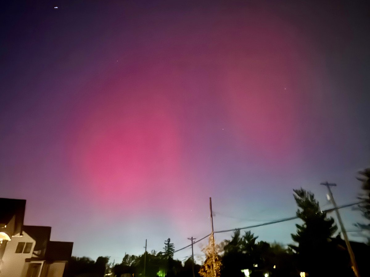 Northern lights right on top of my house
#aurora