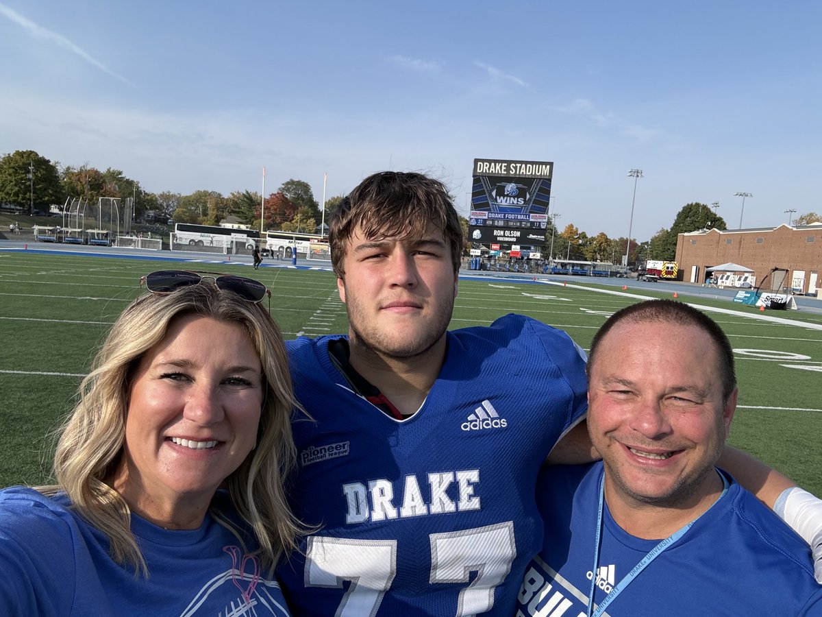 RealDaveHeiss's tweet image. Drew gets his first collegiate start and Drake stays undefeated in the PFL with a 27-17 win over undefeated Butler. Big day for the Heiss family. #DrakeFootball #RaiseTheBar