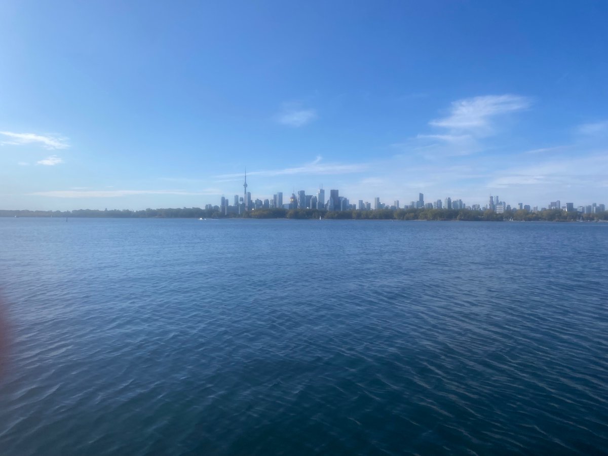 great day for a paddle!   surprised by the fact i could count the paddlers on 1 hand given it’s by far the best day of the long weekend… but also fine with the outer harbor almost to myself! #Toronto #Thanksgiving