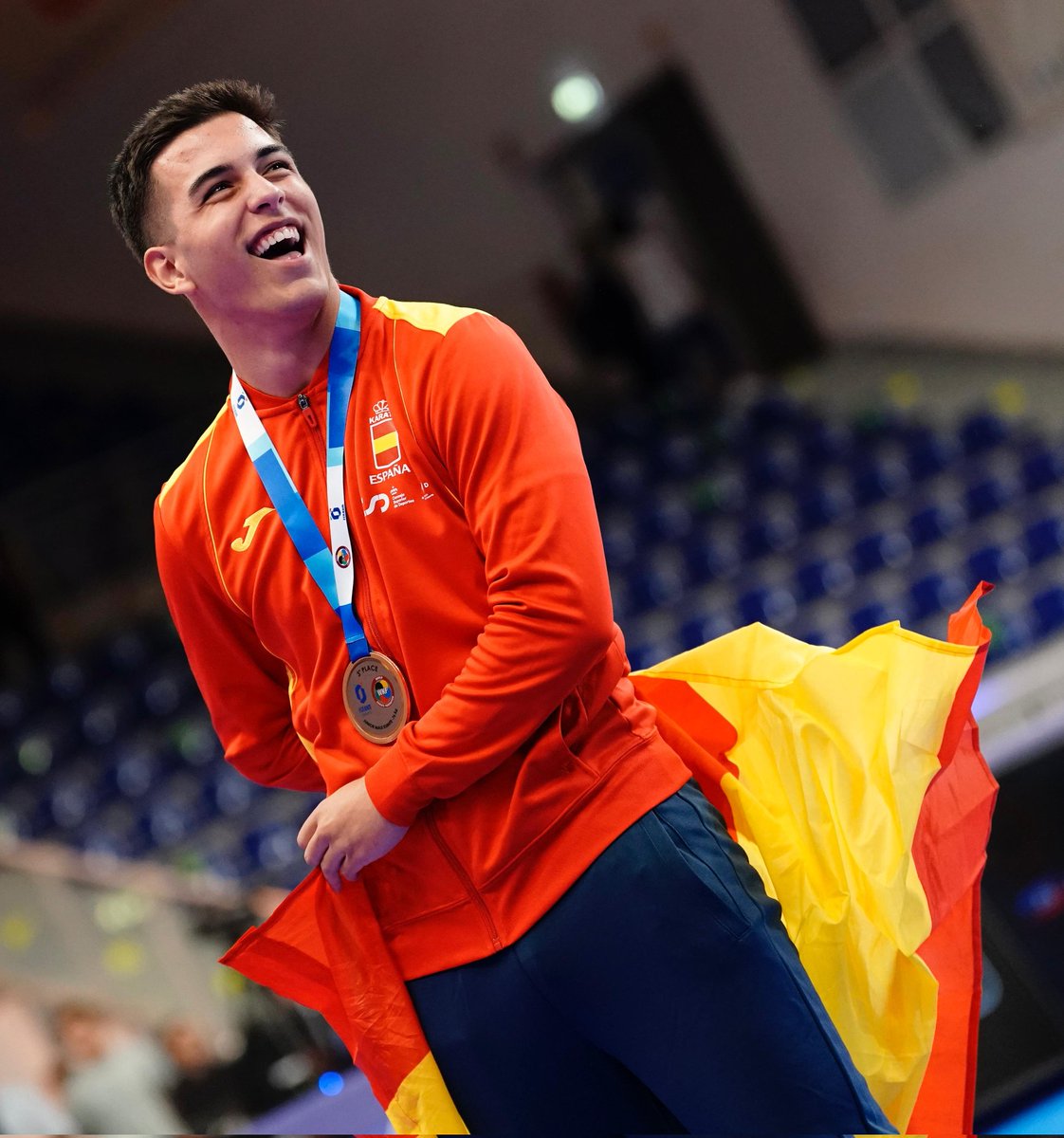 AlbertoEscri's tweet photo. Es argandeño, se ha proclamado bronce mundial de Kárate y lo acaba de celebrar toreando en pleno dia de la Hispanidad.

¡Enhorabuena Iker Leal! 🇪🇦🤩 https://t.co/oggt1Zj6kg