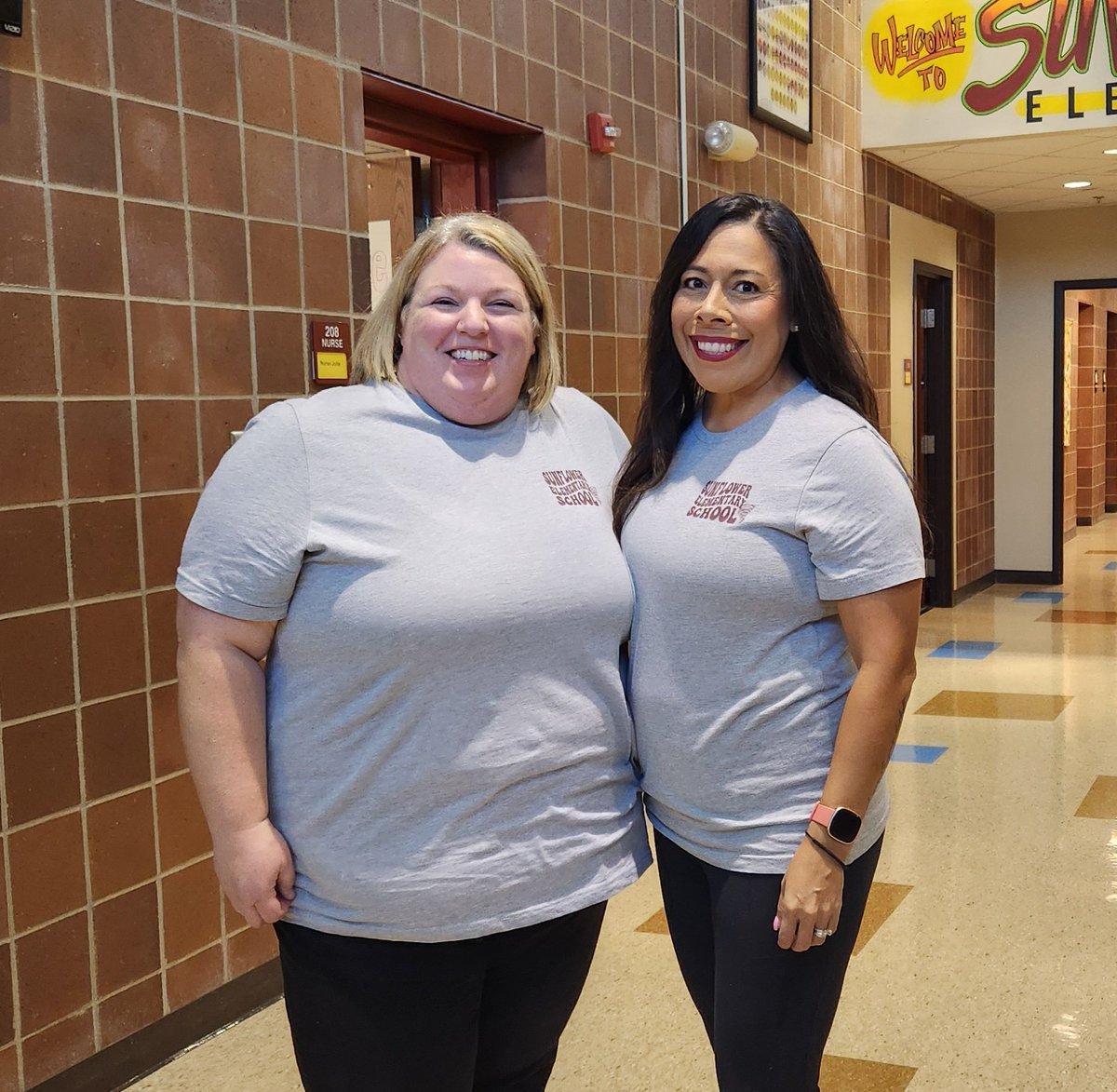 belindafro's tweet photo. Twinning on Twin Day! 

@theSMSD @SunflowerSMSD @KalisRyan https://t.co/qU7vPWQIs3