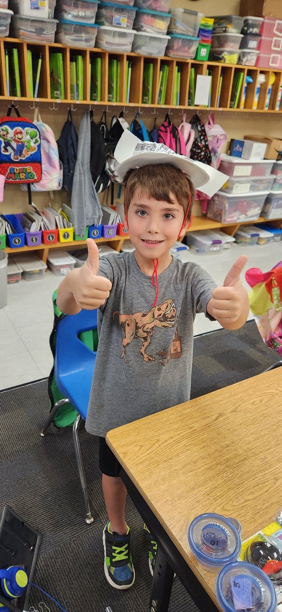 belindafro's tweet photo. Thanks for the fun matter lesson @MysterySci 
Trying to create a hat without scissors was challenging. 
The creating that happened though. ❤️🙌

@theSMSD @SunflowerSMSD @KalisRyan https://t.co/S6jFWeqInO