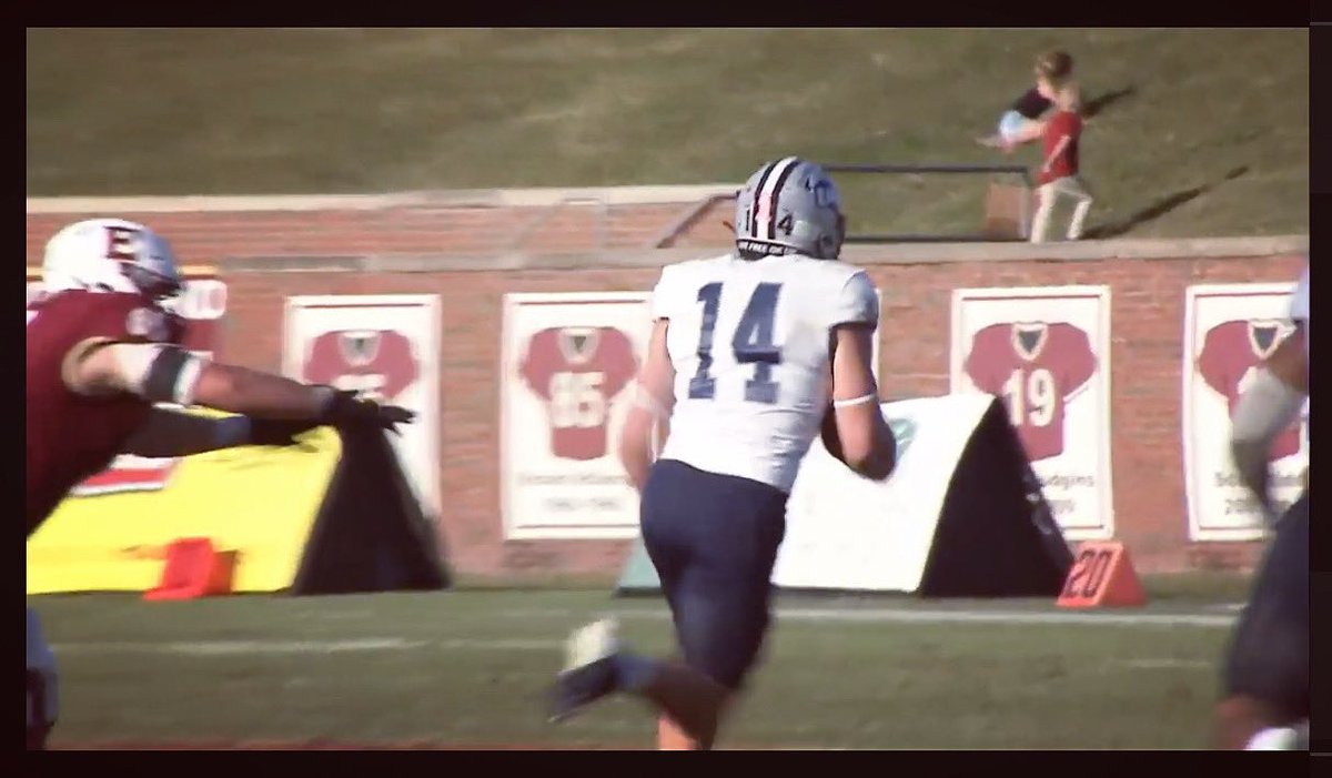UNHCatClub's tweet photo. DUNCAN MOORELAND with the INT to wrap this one up for the @UNH_Football Wildcats!
17-10‼️ https://t.co/V7Hc3fY0dh