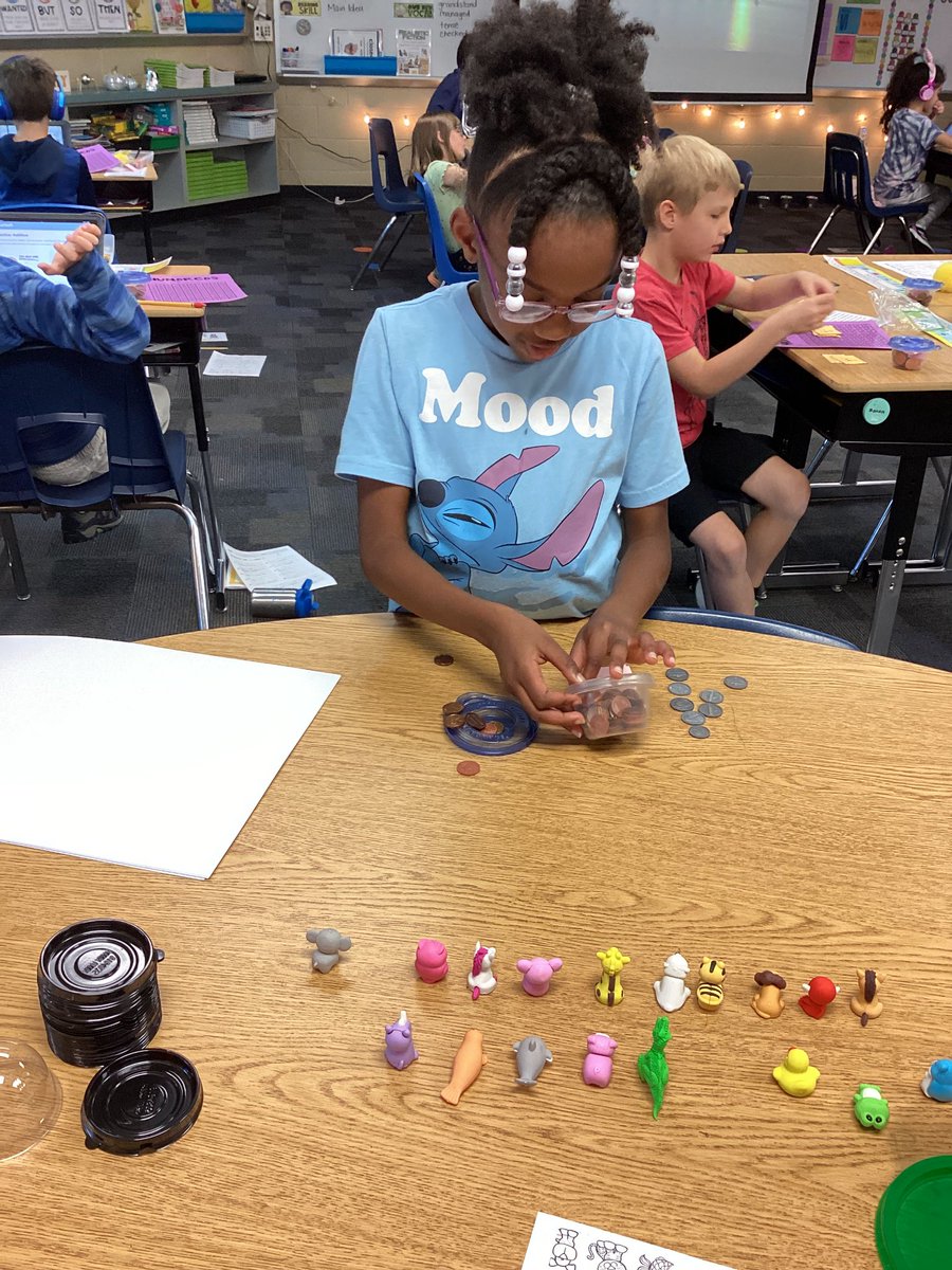 belindafro's tweet photo. The second graders have been learning the value of each coin and how to count up. They saved up to adopt a "Desk Pet" and a home. They each counted their money to purchase the pet.
Now, to save for food.

@theSMSD
@SunflowerSMSD
@KalisRyan https://t.co/ByWGRiwqJG