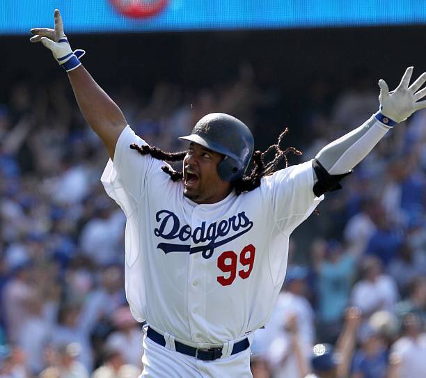 THEREAL_DV's tweet image. #Dodgers have Manny Ramirez throwing out the ceremonial first pitch before Game 1 at Dodger Stadium #NLCS 
📸 @GettyImages