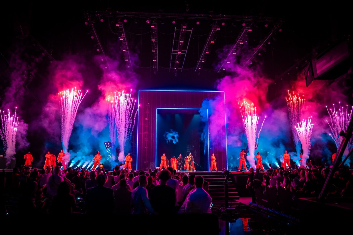 لحظات ممتعة وأجواء خيالية عاشها الجمهور مع المغنيين العالميين في افتتاح #موسم_الرياض 2024 🎶😍 
 
The fans enjoyed an incredible musical vibe with some of the world’s top artists at the opening of #RiyadhSeason 2024 🎶😍

#BeterbievBivol