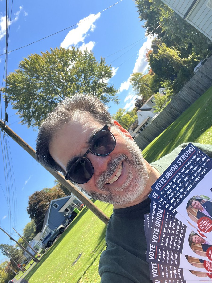 mspad1's tweet photo. Another Saturday, another door to door talking to union members in the Northern suburbs for @MannionforNY @chrisryanSD50 and we were honored to be joined by @AlStirpe2022 #unionstrong #weworkwewin https://t.co/DMHby369Sb