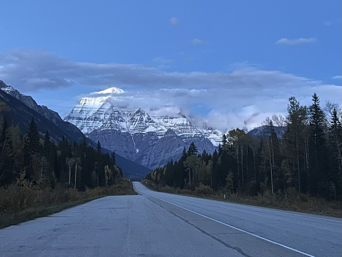 timbenwell's tweet photo. Looking east towards Mount Robson just before sunset. #mountrobson https://t.co/3jqZEQeMUV