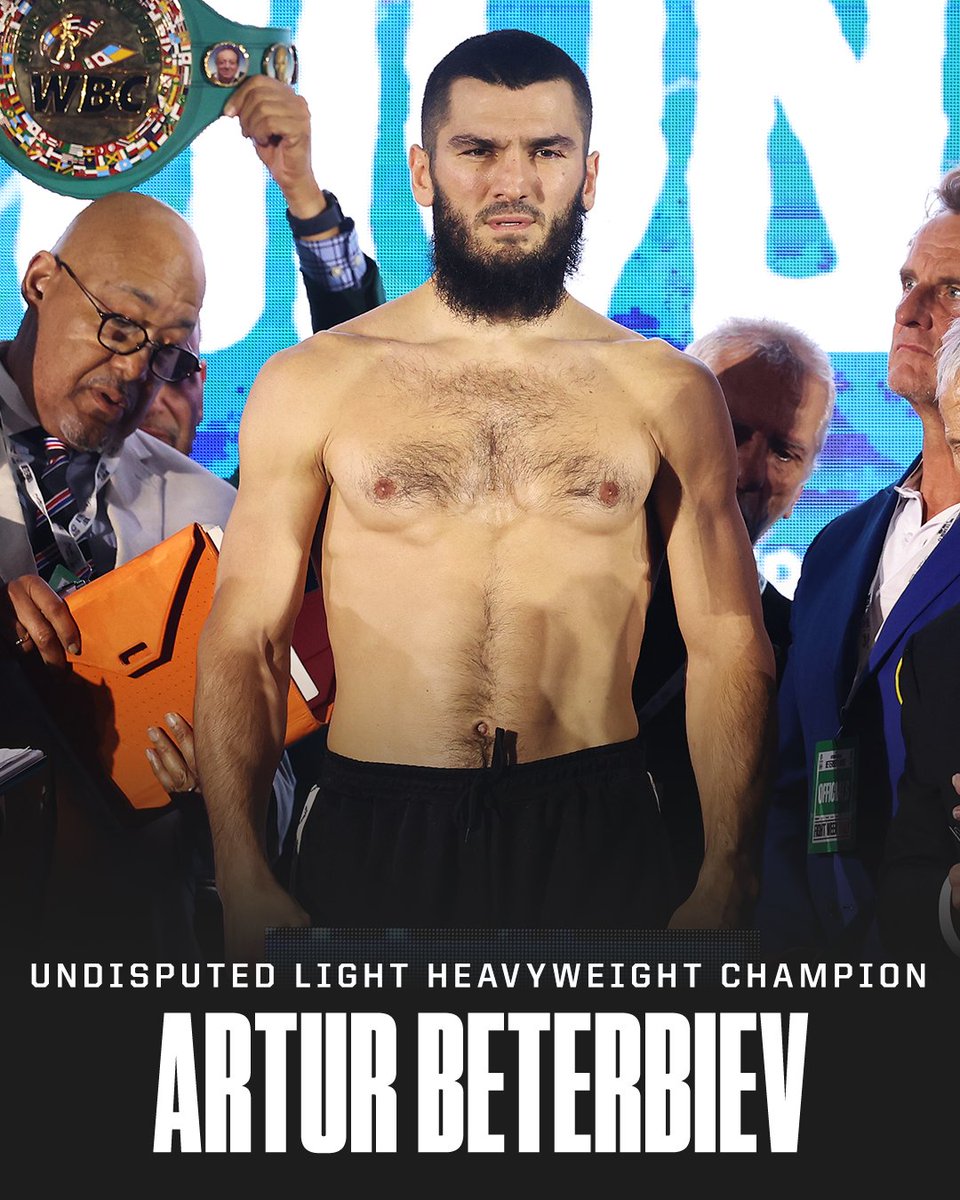 ESPNRingside's tweet image. ARTUR BETERBIEV IS THE UNDISPUTED LIGHT HEAVYWEIGHT CHAMPION OF THE WORLD 🏆 #BeterbievBivol