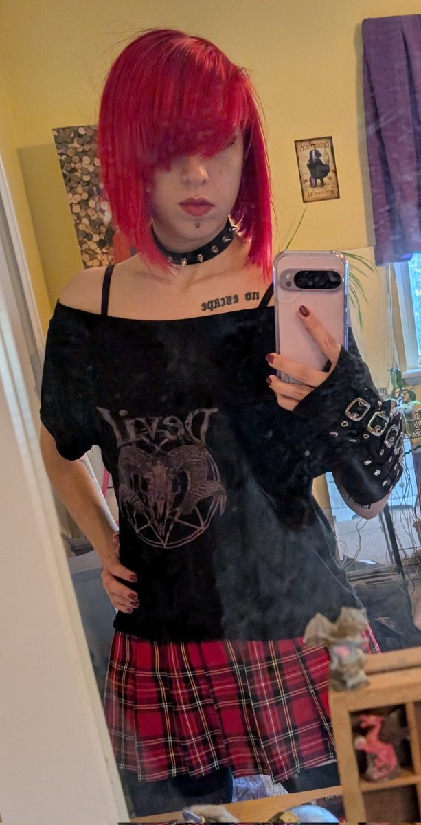 furiousbearcat's tweet photo. Remember when I made this poll like *last year* asking what color I should dye my hair next? 😅
It may have taken a year, but I did follow up on your votes ❤️ I think this is even brighter than the blue! https://t.co/if3CF3wzv2