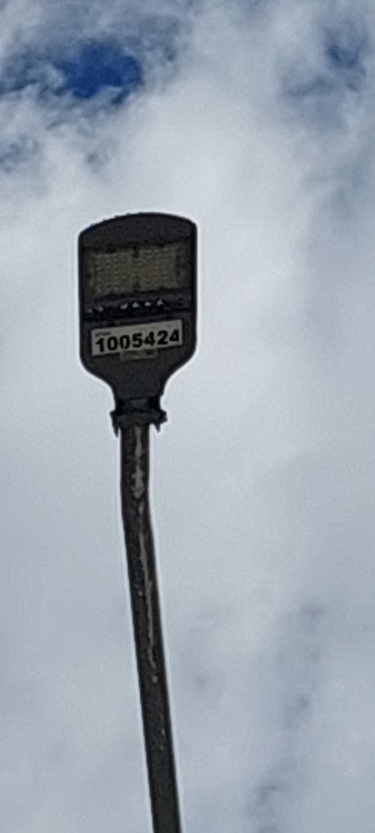 Chepelo's tweet image. Buenas Tardes  @EnelClientesCO  por favor su apoyo revisando las luminarias que se encuentran instaladas en la AvCalle 183 # 8A - 10 Bogotá,  la luminaria 1005424 está fundida y la 1005422 está prendida dia y noche. Gracias¡¡¡