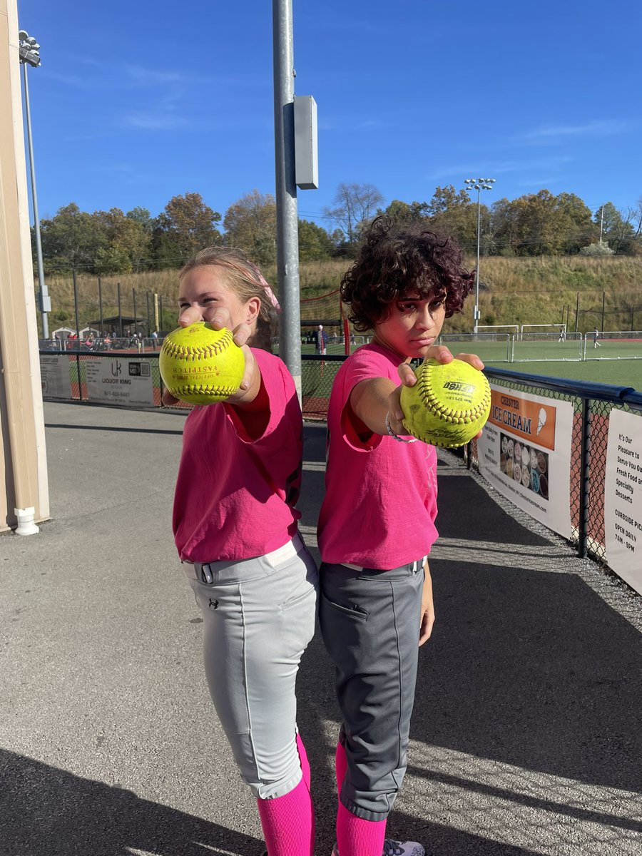 AddisonKurtz26's tweet photo. Me and my best friend both hit home runs https://t.co/cQ3o4UfYrK excited to contribute to my team and make them proud we had a good game we didn’t win but still tried our best and played hard 🥎🔥 https://t.co/n8Hyjl3w6W
