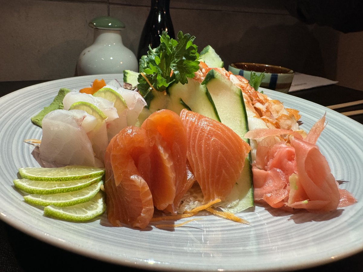 FincaIsis's tweet photo. ¨ 𝟔° 𝐆𝐚𝐬𝐭𝐫𝐨 𝐉𝐚𝐩𝐨 𝐅𝐨𝐨𝐝 𝐖𝐞𝐞𝐤: 𝐇𝐈𝐊𝐀𝐑𝐔¨ 
Donde el Sushi no es el único protagonista de la Cocina Japonesa
Platos originales con lo mejor de la Cultura Japo pero también Nikkei! Un lugar para volver 
Gracias #HikaruResto
#fincaisis #hikaru #sushi #gastro #japo https://t.co/CJosDa4tIp