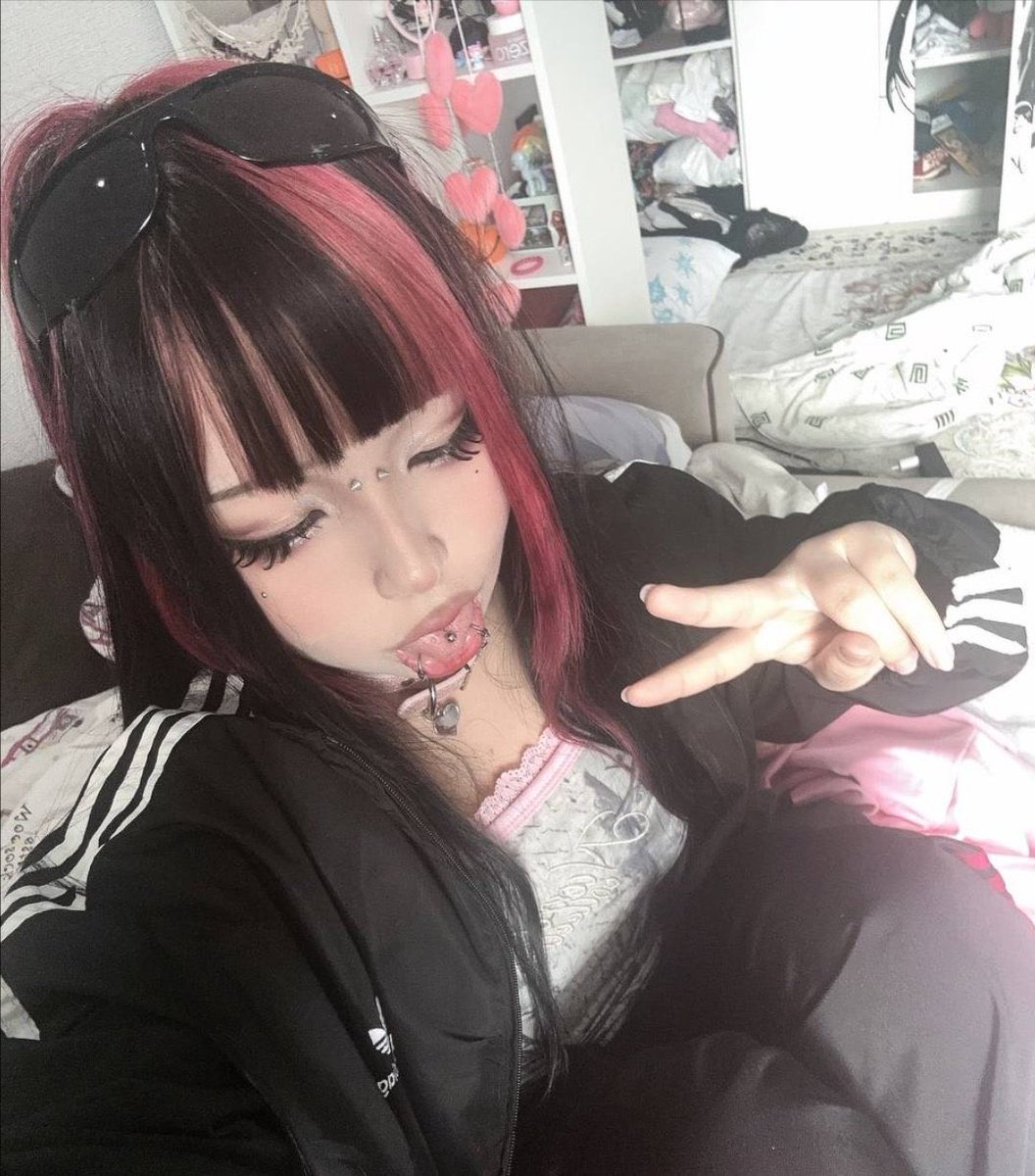ᅠ
⠀⠀⠀⠀⠀⠀ ssiouxyz.⠀ ⠀’𝓼   ⸝     （  𝗇𝖾𝗐 𝗉𝗈𝗌𝗍  ）

⠀⠀⠀⠀⠀⠀⠀where do i fit? i don’t belong.
⠀⠀⠀⠀⠀⠀⠀if i wake up, will you be gone?
ᅠ