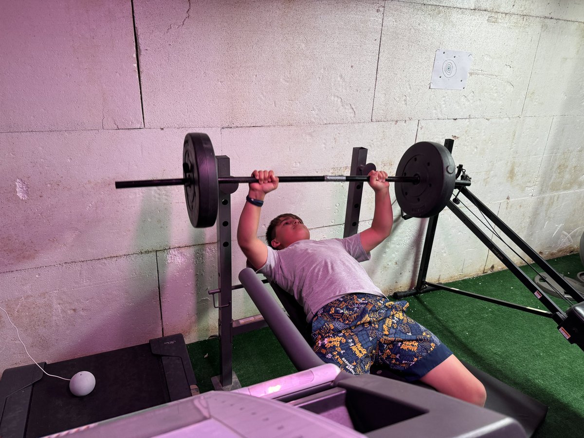 NioZuniga's tweet photo. Weight training https://t.co/zGR5SpwloQ