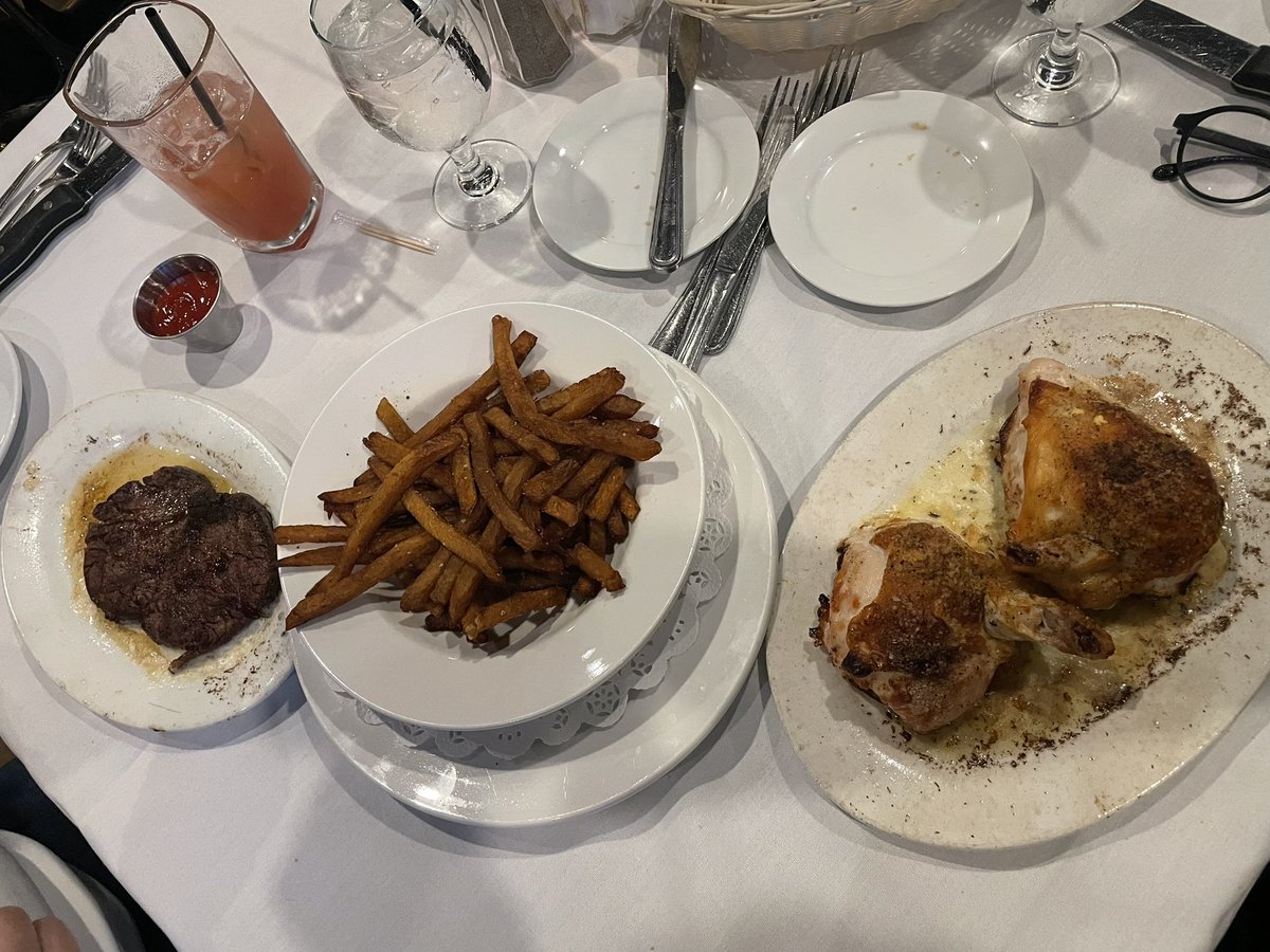 TanethiaWarren's tweet photo. Out with my love bug at our favorite place in the Dell! They are ALWAYS consistent, just like my husband!๐๐ Never miss!๐ #datenight #marriedlife #Godbuilt #warrensworld @MaizeWarrenJr https://t.co/BsqJ8N2VrI