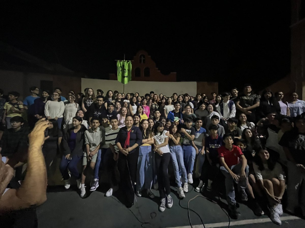 El viernes 11 de octubre tuvimos la fortuna de recibir a <a href="/TheSaraHuff/">Sara Huff</a> en  Mérida, Yucatán.

Fue un gran trabajo de equipo. 

Empresarios que aportaron recursos. 
Maestros y directores de colegios comprometidos con la VERDAD. 
Amigos.

Más de 600 personas pudieron escuchar su