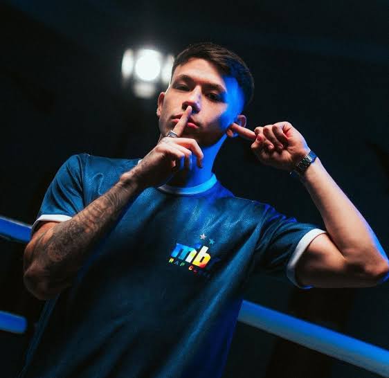 ArthurmouraSCCP's tweet photo. Plateia de adolescentes sem noção. O Rap virou uma piada mesmo! Deu claramente Guri 2x0 no Prado, mas os jurados sem peito jogaram terceiro round e ainda tiraram a chance do melhor confronto da noite acontecer. Parabéns aos envolvidos 👏🏻👏🏻👏🏻
#estadualsp #guri #apollo https://t.co/dgnxZKvAgj