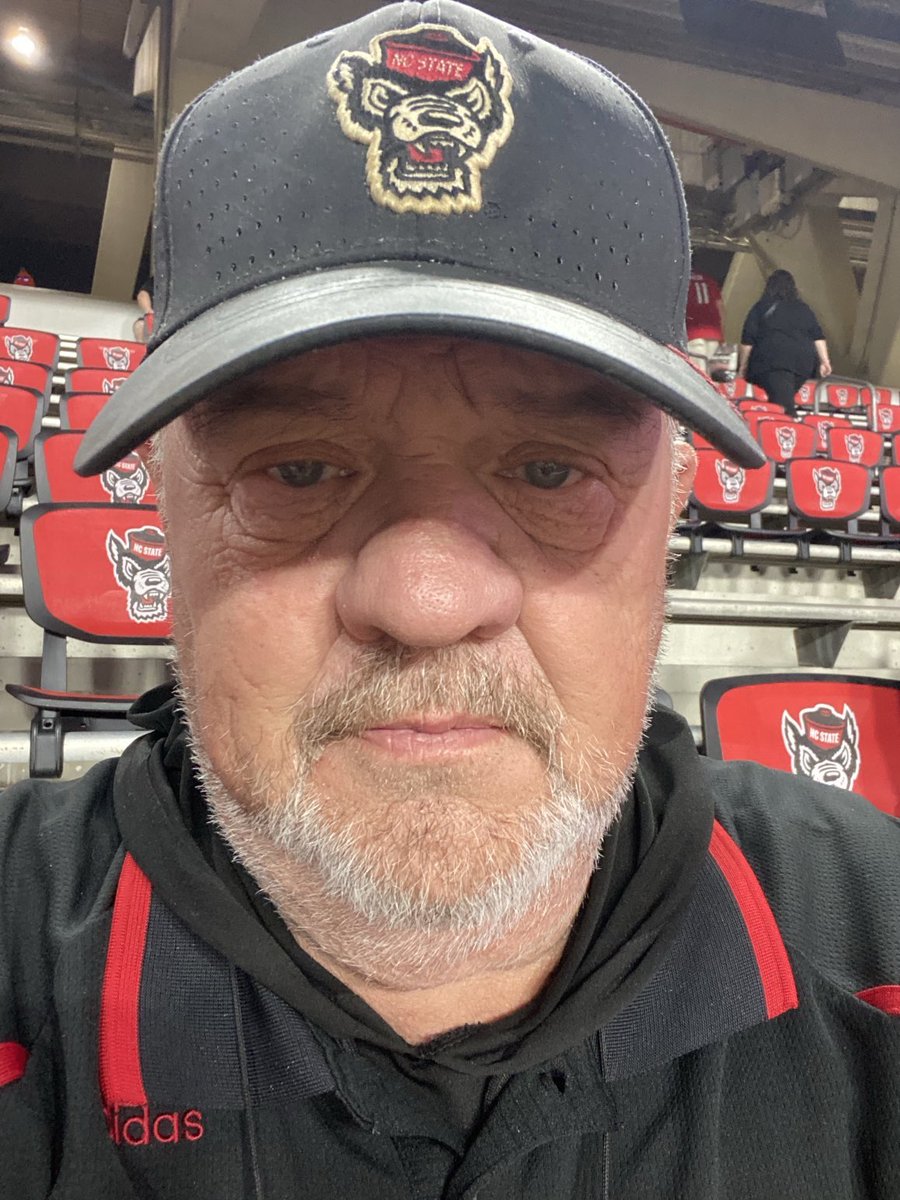 BudDieselDave's tweet photo. Locked and loaded here in the Carter. In section 114 if you want to come by and say hello https://t.co/1N2jlRaq5K