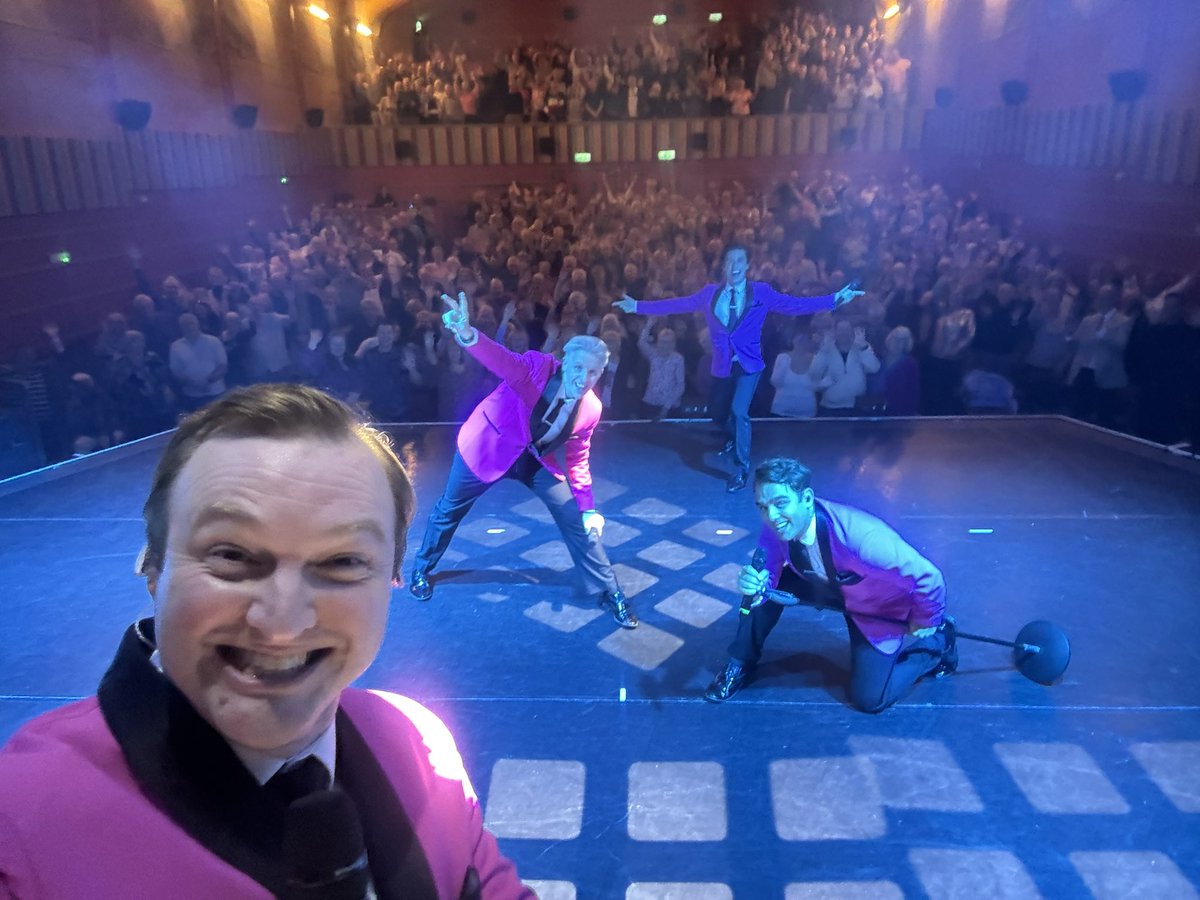 Thank you Wimborne! 
📸 
Always great to be back at The Tivoli Theatre. 

For those asking, here is a link to Reuben's Retreat page for donations:
reubensretreat.org/get-involved/d…

A <a href="/teamhandshake/">Handshake Limited </a>  production written by <a href="/ian_curran_/">Ian Curran</a>