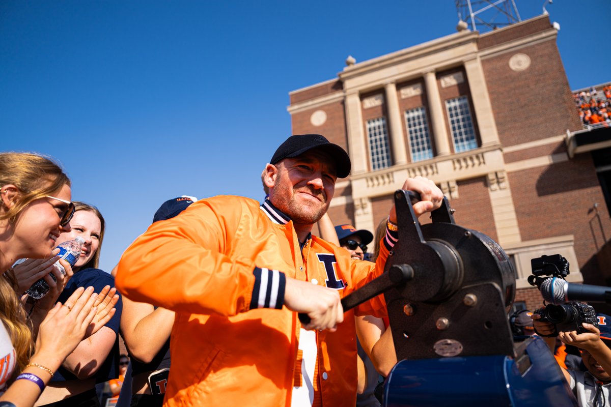 Illinois Athletics tweet media