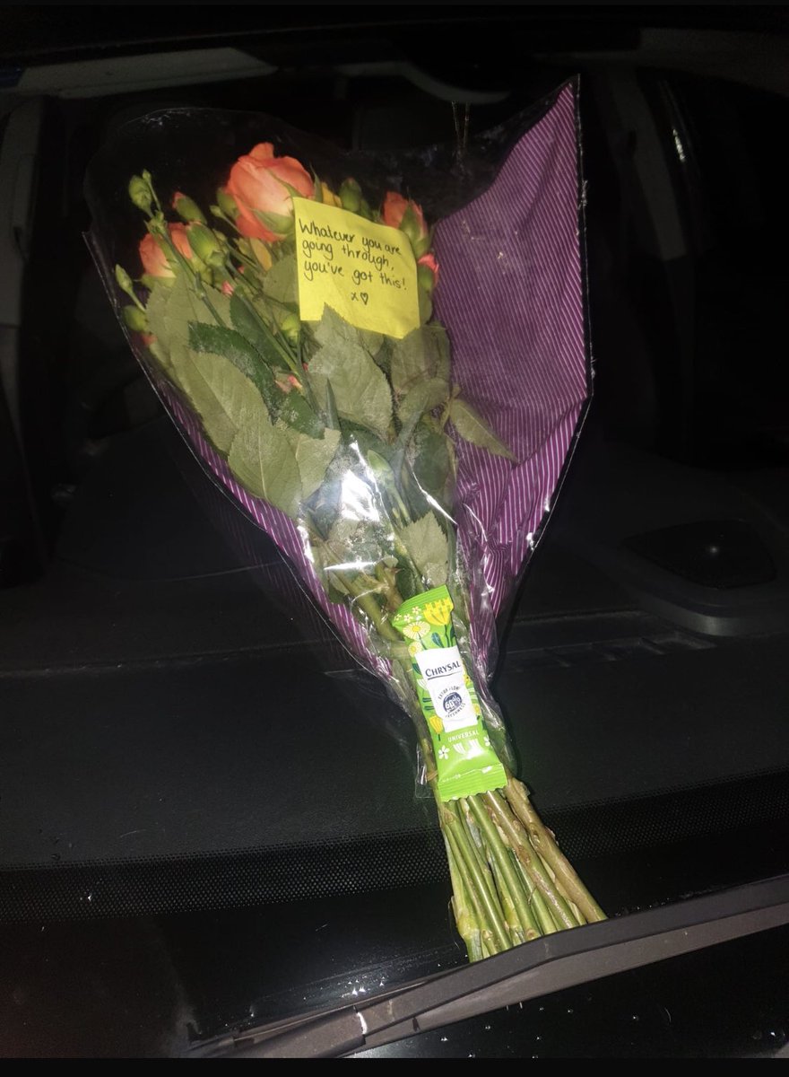 #Randomactofkindness received tonight by one of our nurses after shift.

Beautiful flowers and a note from a stranger which read:

“Whatever you’re going through you got this”

To be repaid tomorrow.
Meanwhile thank you.
<a href="/NHSLanarkshire/">NHS Lanarkshire</a> <a href="/WishawGen/">University Hospital Wishaw</a> <a href="/wishydocs/">Wishaw General ED 💙</a>