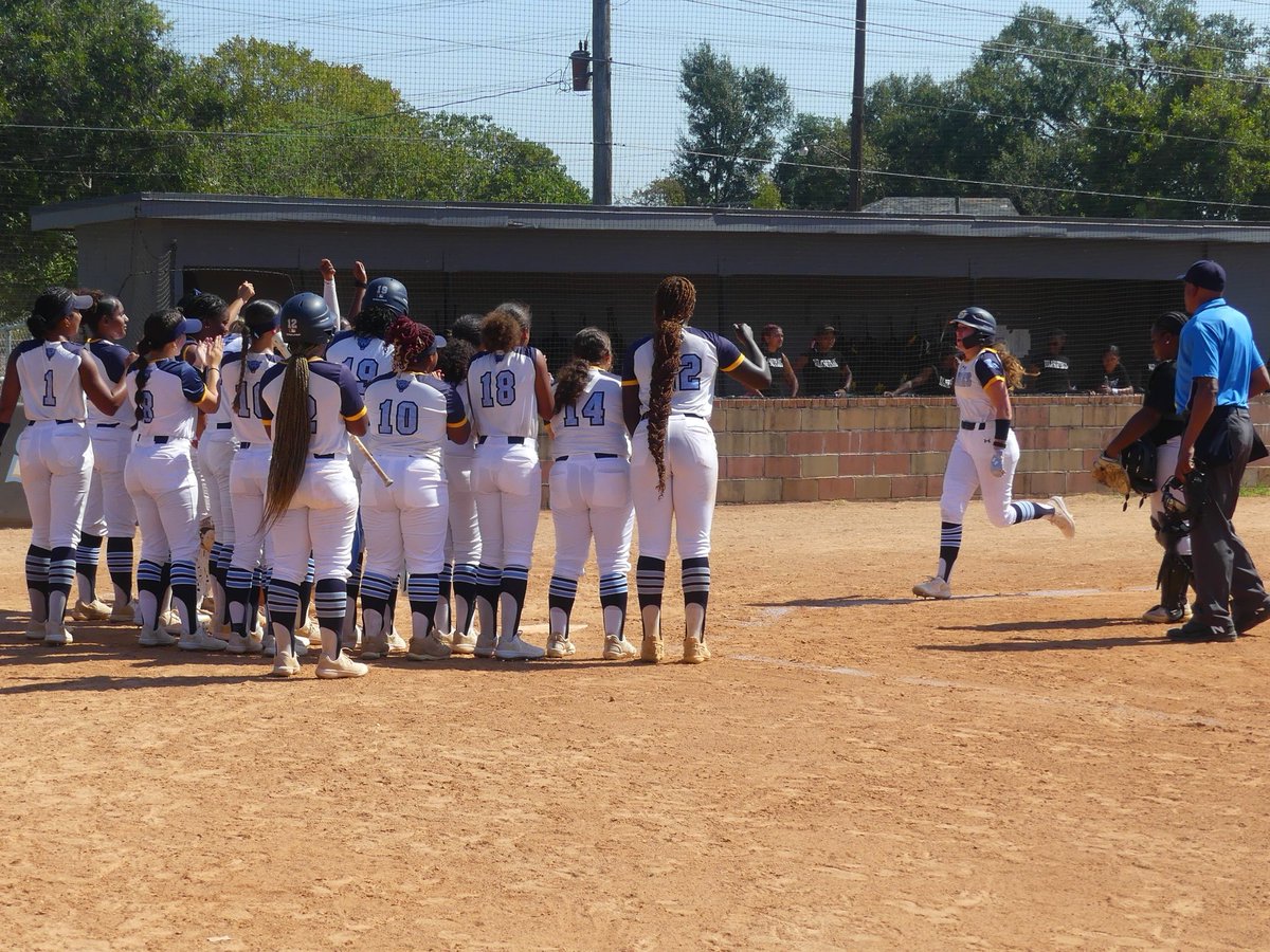 SUsoftball_'s tweet photo. Jaguars on the Prowl 📸🐆

#SouthernIsTheStandard #ProwlOn https://t.co/twS8qa52QQ