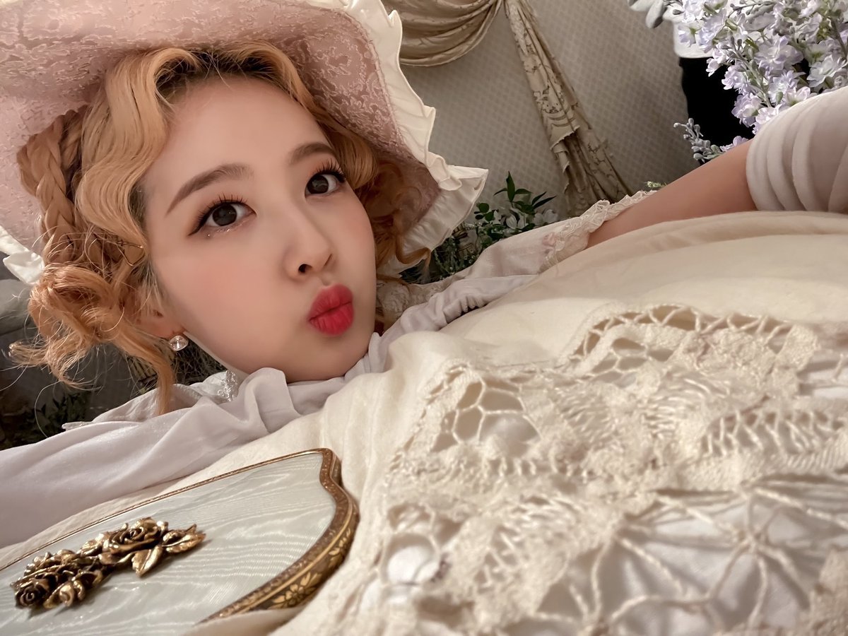 bionicastle's tweet image. ¿qué tal, mis corazoncitos biónicos? ♡ vengo en modo la𝚍𝐲 bri𝚍gerton, lista para tomar mi 𝕥é de la tarde 🫖 𓈒࿓ ¿les gustó nuestro regalo? fue muy divertido porque lo hicimos para [ sw𝕚th ], ¡gracias por el a𝑚or que nos dan!

𝐬𝕥ar-c𝕣o𝐬𝐬ed ✩ 𝐥ō𝚟er, #𝐦ęlly