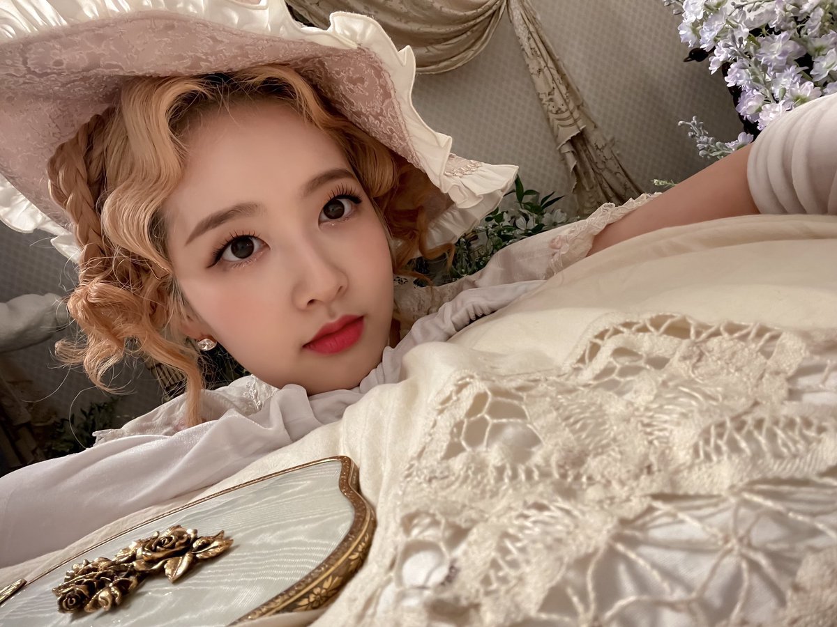 bionicastle's tweet image. ¿qué tal, mis corazoncitos biónicos? ♡ vengo en modo la𝚍𝐲 bri𝚍gerton, lista para tomar mi 𝕥é de la tarde 🫖 𓈒࿓ ¿les gustó nuestro regalo? fue muy divertido porque lo hicimos para [ sw𝕚th ], ¡gracias por el a𝑚or que nos dan!

𝐬𝕥ar-c𝕣o𝐬𝐬ed ✩ 𝐥ō𝚟er, #𝐦ęlly