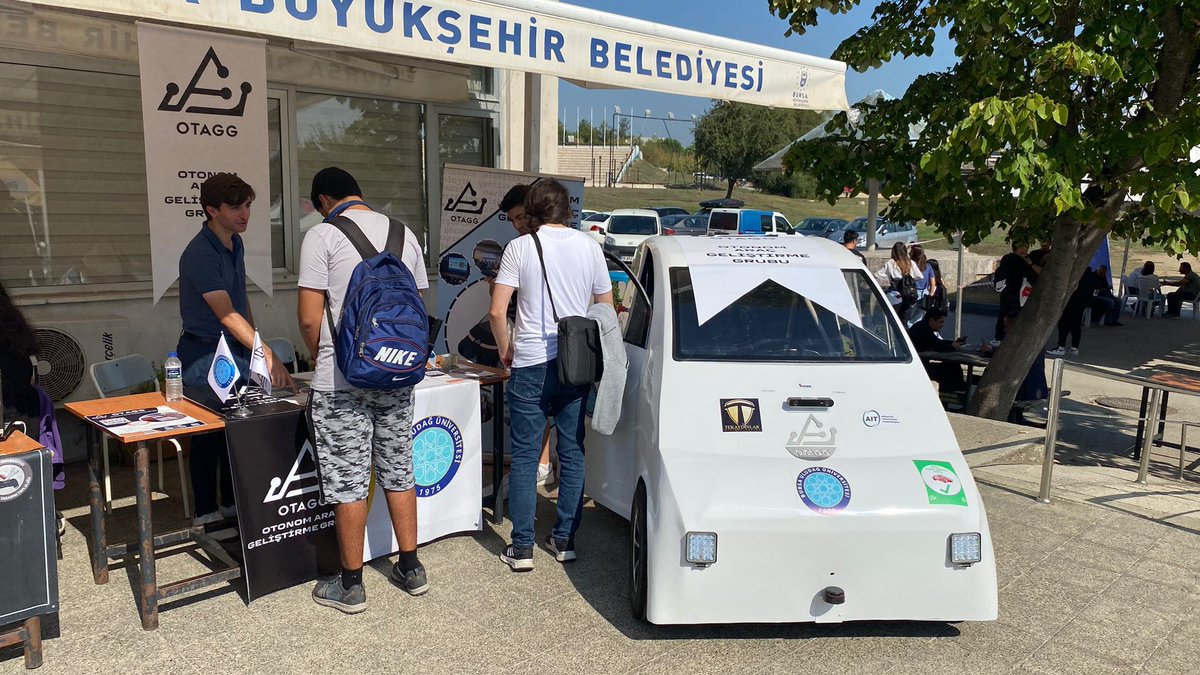 _OTAGG_'s tweet photo. İki hafta boyunca açık kalan Otonom Araç Geliştirme Grubu - OTAGG tanıtım standımız büyük ilgi gördü! Aracımızı sergileyerek, farklı alanlardan birçok katılım başvurusu aldık. Standımızda görev alan tüm üyelerimize özverili emekleri için sonsuz teşekkürler. https://t.co/RFOucE2v3y