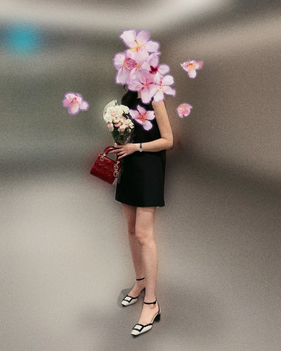 아내의 근황을 전합니다
아내는 더 고급지고 섹시미가 농후해졌으며 유부녀 라는 단어가 여전히 너무도 잘 어울리는 여자입니다.
섹시한 아내의 실루엣은 노출 없이도 배덕스러운 감정을 불러일으키기에 충분하다고 생각하여 이렇게 마음 전합니다.🧀
#섹트 #네토부부 #네토 #네토리 #부부 #와이프