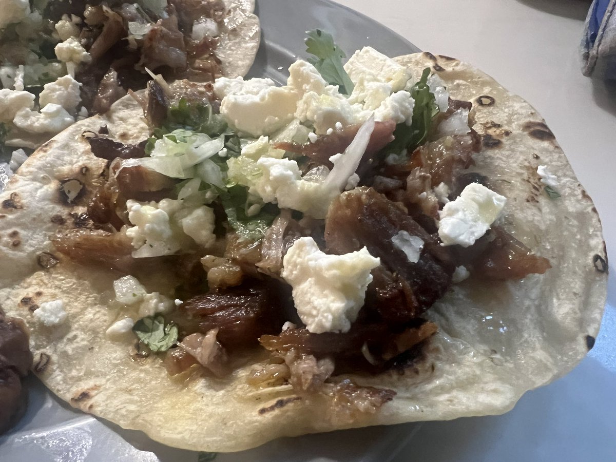 _BenHorne's tweet photo. Served up the carnitas with cilantro, onions, queso fresco, lime and salsa verde on undefeated HEB tortillas 🤤 https://t.co/1V7Ic4jBgB
