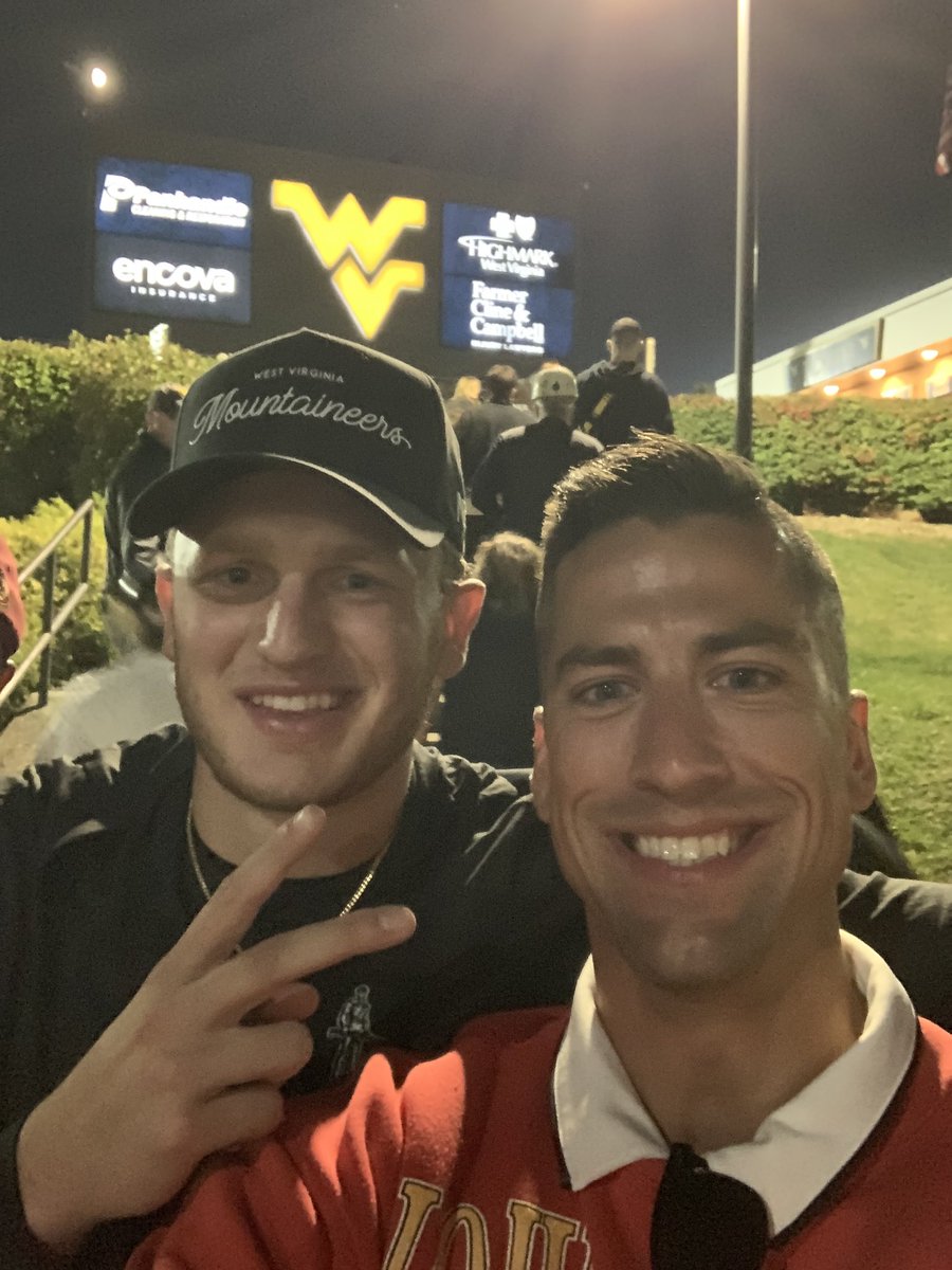 bdostrem's tweet photo. Found a @WVUhoops @tuckerdevries! #iowaguys https://t.co/j7fgxk6ENy