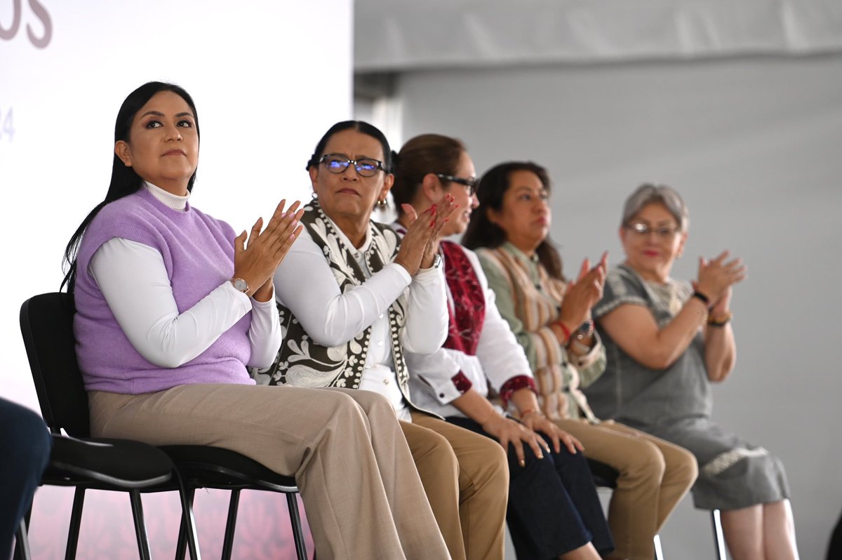 rosaicela_'s tweet photo. Acompañamos a la Presidenta @Claudiashein al arranque del Apoyo Bienestar para Mujeres de 60 a 64 años, en #Nezahualcóyotl, @Edomex. Por primera vez se reconoce la labor de todas.  👩🏼‍🦳🧑🏽‍🦳👵🏻 #EsTiempoDeMujeres @delfinagomeza @A_MontielR 🇲🇽 https://t.co/uknFjW7an5