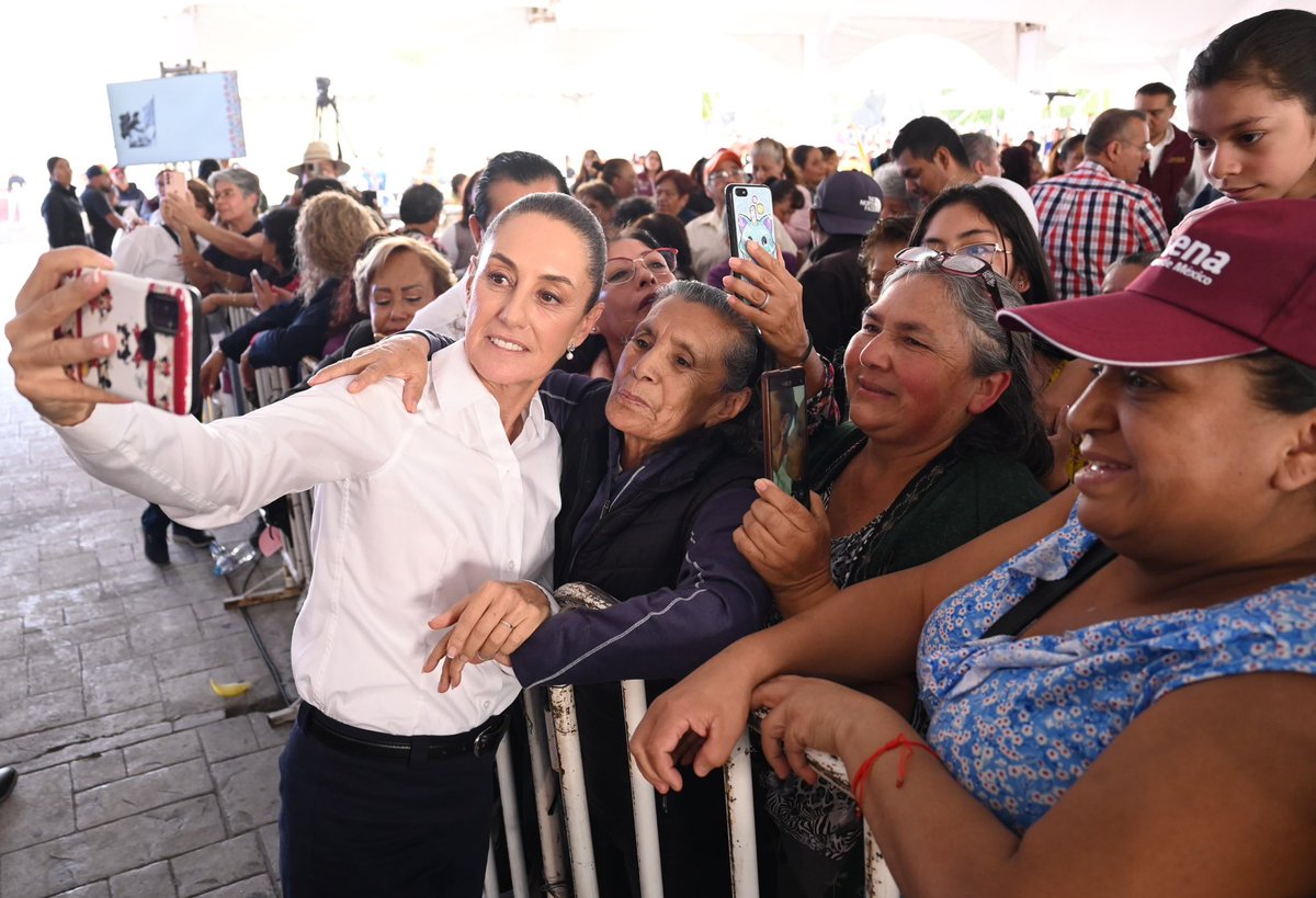 rosaicela_'s tweet photo. Acompañamos a la Presidenta @Claudiashein al arranque del Apoyo Bienestar para Mujeres de 60 a 64 años, en #Nezahualcóyotl, @Edomex. Por primera vez se reconoce la labor de todas.  👩🏼‍🦳🧑🏽‍🦳👵🏻 #EsTiempoDeMujeres @delfinagomeza @A_MontielR 🇲🇽 https://t.co/uknFjW7an5