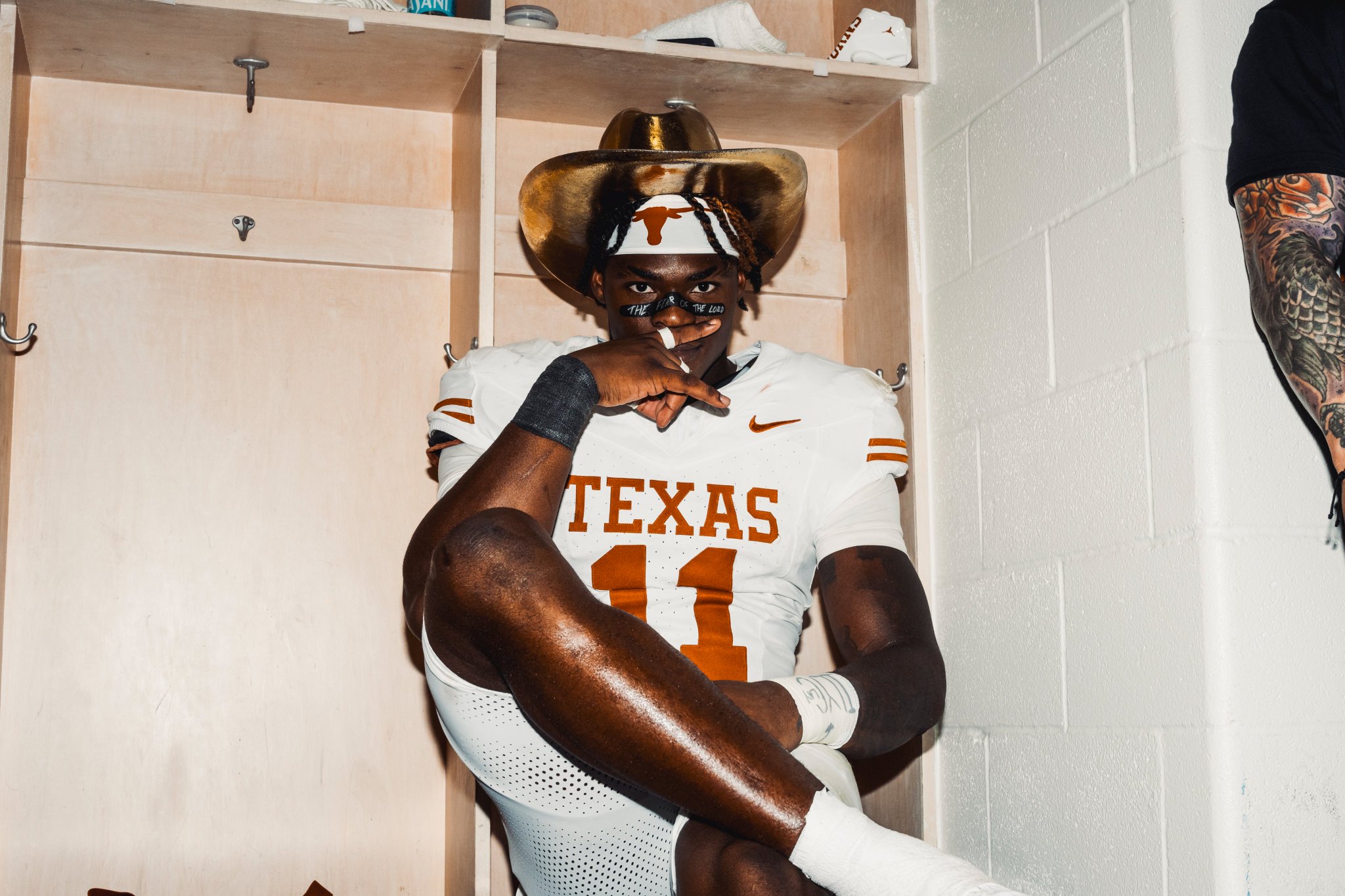 GZuo814WoAgFiMO?format=jpg&name=large