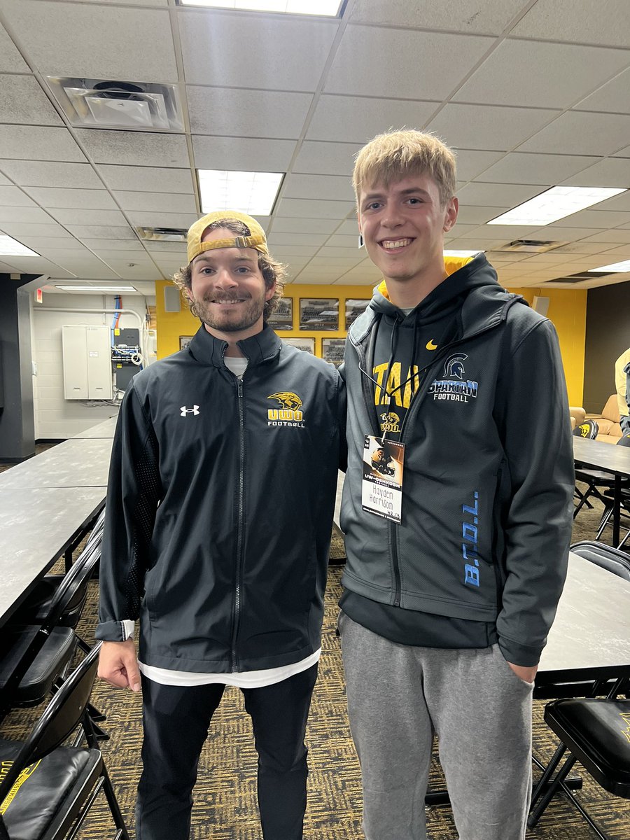 Hayden5_31's tweet photo. Thank you @coachmaerob for having me up for a visit, really cool experience and a WIN! @PeteyBananas @UWOFootball @MJ_NFLDraft @travisWSN https://t.co/rhc4vP2F3E
