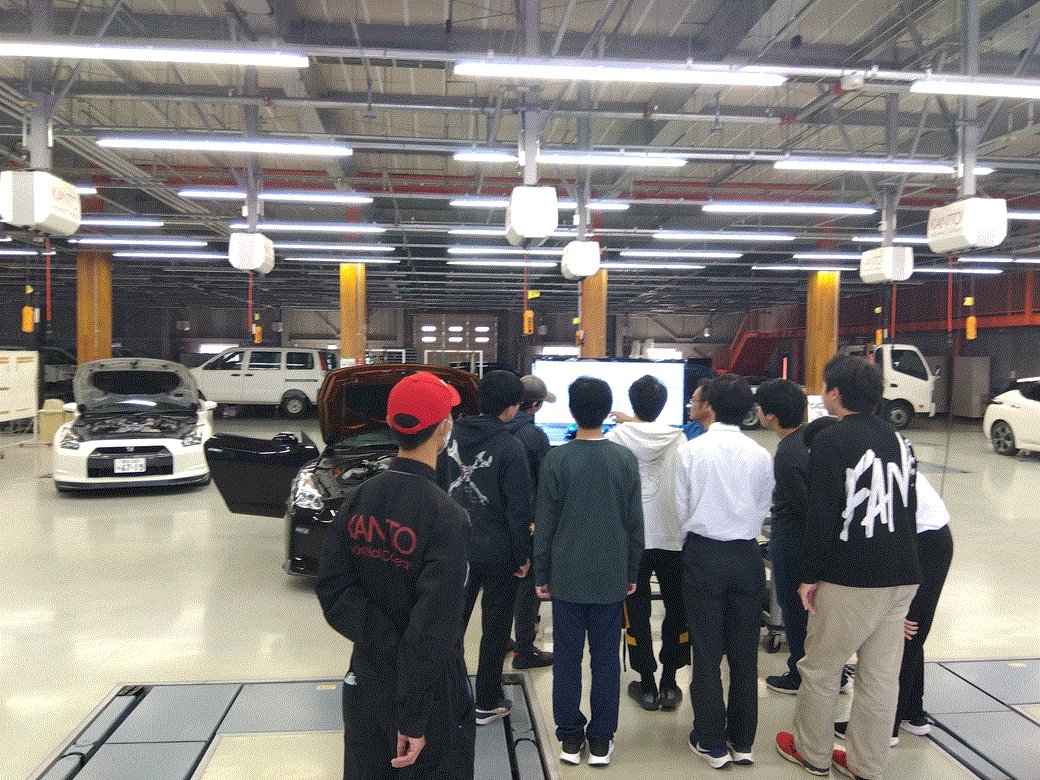 kantoinc's tweet photo. 本日は、本校にある教材車両のR35GTRを使用して、高校生に対してチューニングの体験を実施いたしました。
コンピュータのログを書き換えについて講習を受け、実際に書き換えを実施。
その後、本校のテストコースにおいて、性能及びフィーリングの向上を体感。
参加した高校生の皆さんも一様に興奮しておりました。