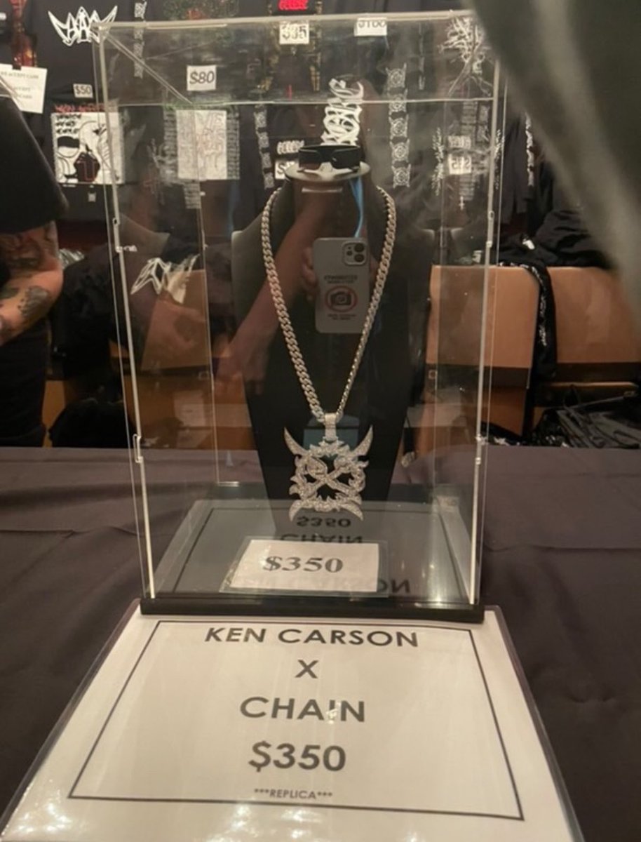 Ken Carson has “X Chain” replicas for sale at his show tonight in