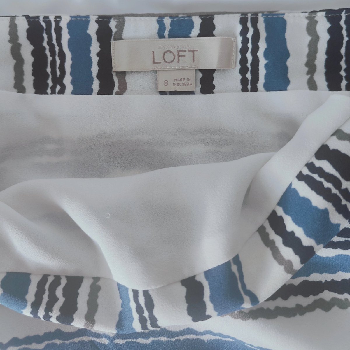 zees_pieces's tweet image. JUST LISTED!! Ann Taylor Loft Skirt Size 8, Blue Gray White Striped Pattern, Lined, Flared. 
👇
ebay.com/itm/3957924666…
👆

This Ann Taylor Loft skirt is perfect for any fashion-forward woman. 

#skirts #loft #anntaylor #anntaylorloft #fashion #styleinspiration #justlisted