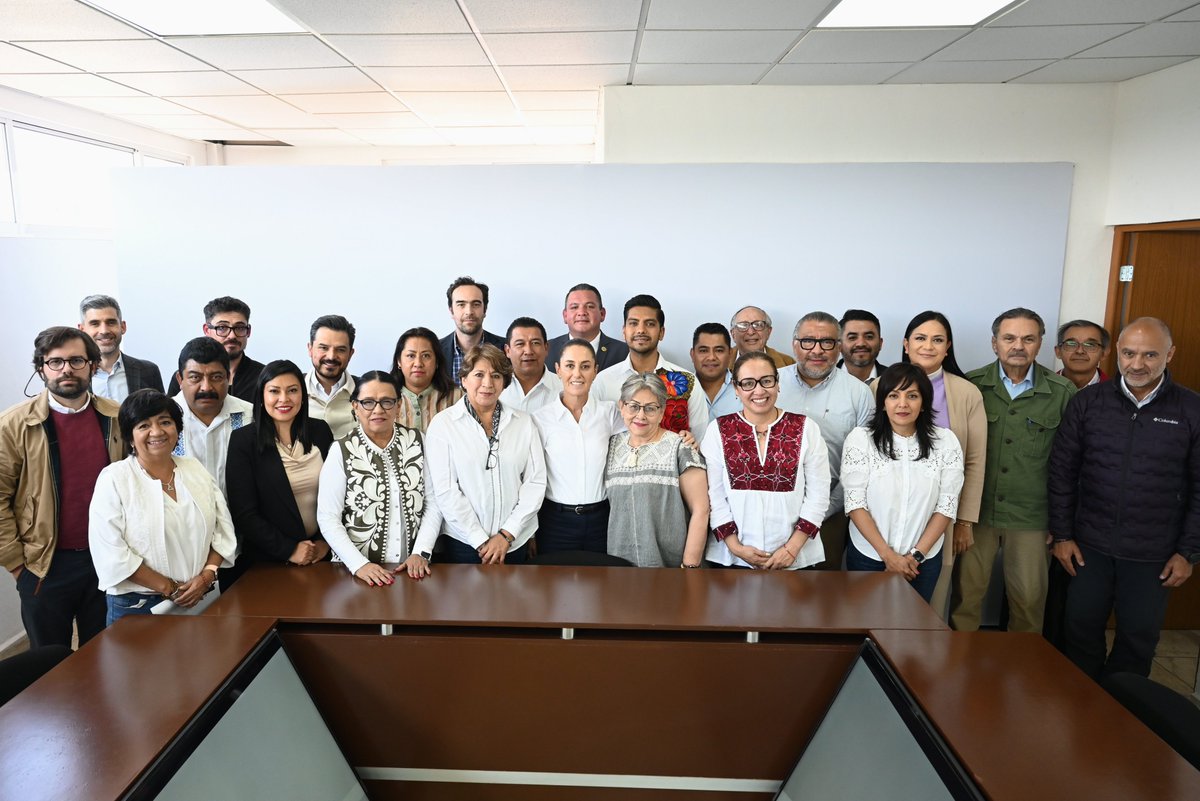 Nos reunimos con la gobernadora Delfina Gómez Álvarez, presidentas y presidentes municipales electos y el gabinete para evaluar el programa de Bienestar y la mejora integral de servicios públicos de la zona oriente del Estado de México.