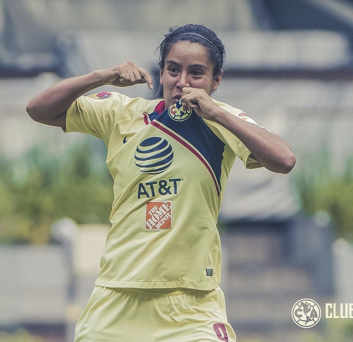 LuceroCuevasF9's tweet photo. Feliz 108 aniversario @ClubAmerica 
Un honor ser parte de su historia 🫶🏼🦅🦅 https://t.co/F2Hcrb5Kre