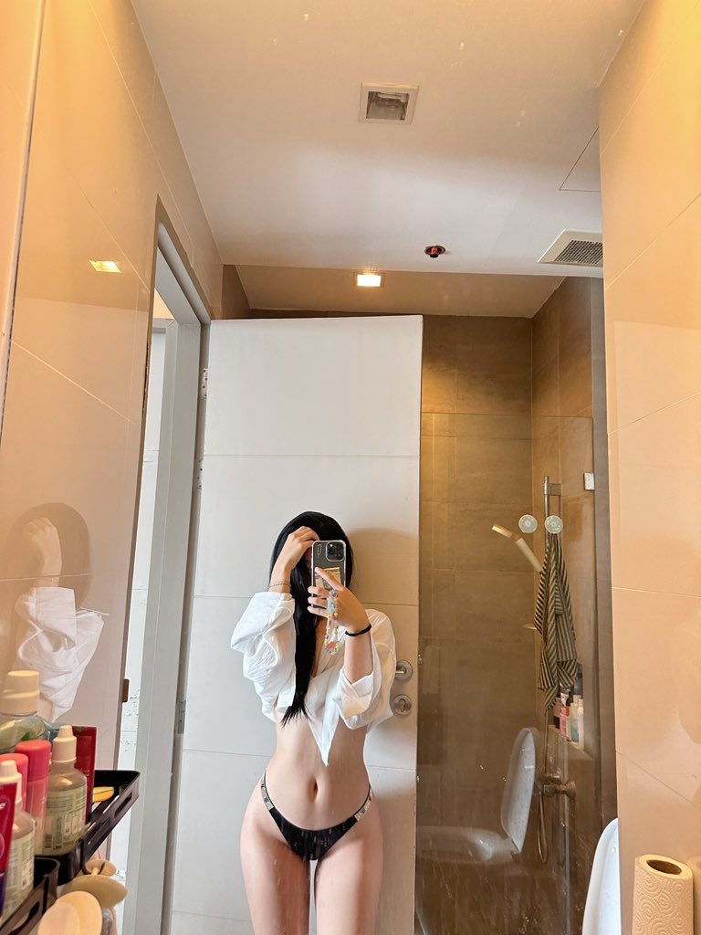 ulyreee's tweet photo. 晚安 https://t.co/yqGQhJnqWy