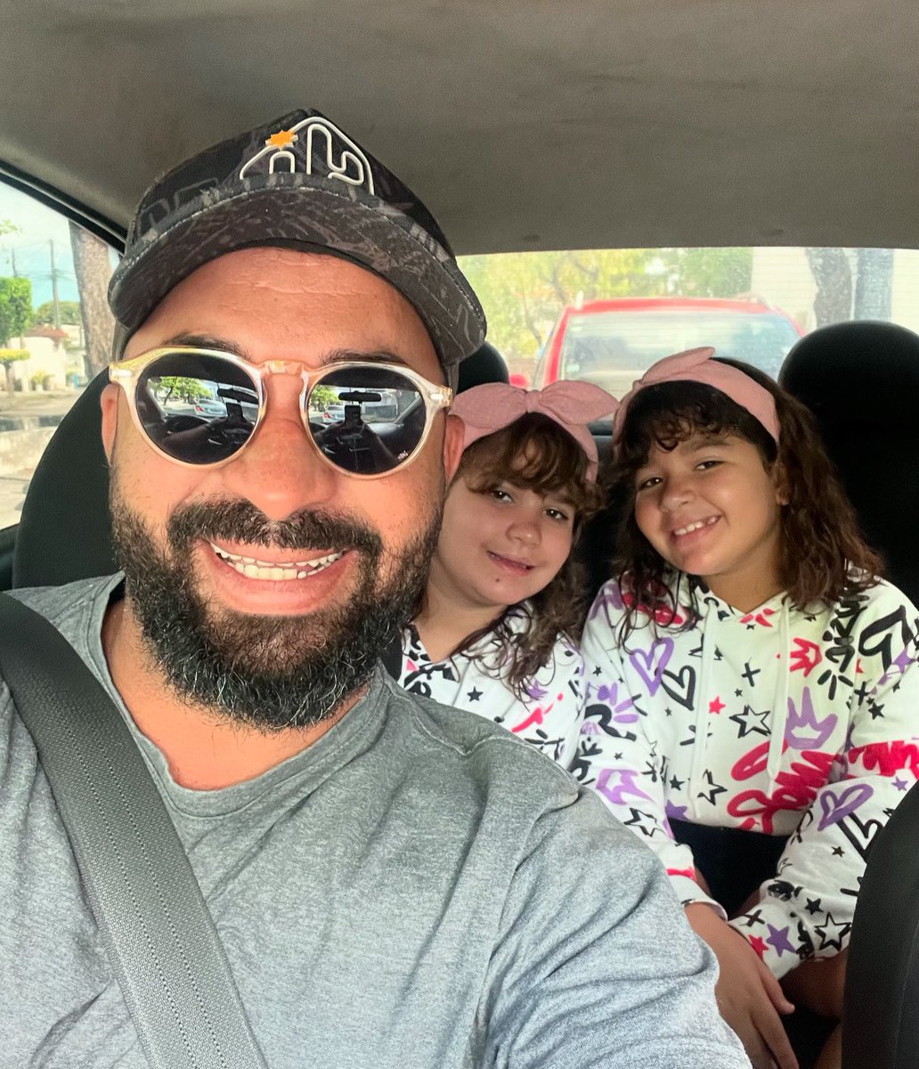 wesley_dalmeida's tweet photo. As melhores companhia que papai me concedeu, amo vcs minhas filhas. Feliz dia das crianças 👩🏻‍🤝‍👩🏼😍

#diadascrianças #paidemeninas #paidegemeas https://t.co/enJba601CO