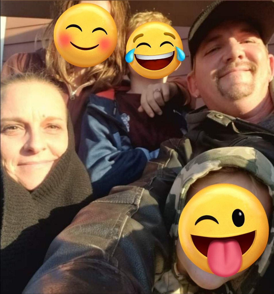 MathewLight17's tweet image. A little about me.
My name is Mathew. I'm a 40 year old Colorado native, transplanted 18 years ago to Arizona. I've been married 15 years to @Shorteesdl and we have 3 amazing children together.
I'm a landscaper but I'm a jack of all trades, master of none.
I'm a Trump…