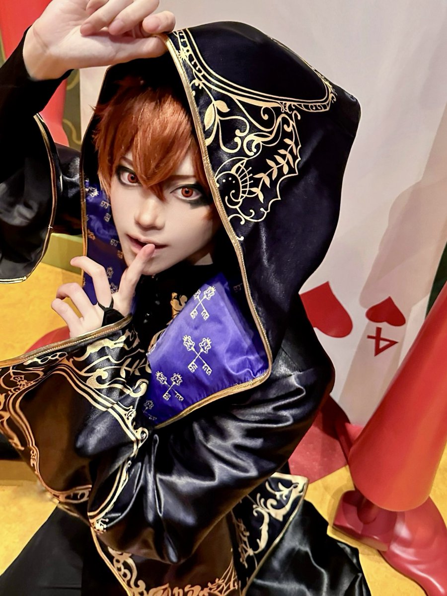 Tkk220's tweet photo. ♥️🤫

#Dハロ仮装2024
#Dハロツイステ https://t.co/7NPLGP6jp0