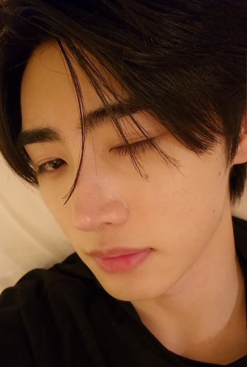 นี่มันเกินไปมาก มีหน่วยงานไหนเข้ามาช่วยเหลือ พวกแพ้หมวยได้บ้างคะ พรบ.ห้ามสวยเกินกฎหมายกำหนด เข้าด่วนๆ บังคับใช้กับน้องซองฮุน ไม่ไหวแล้ว ถ้าจะสวยขนาดนี้ ชาวเน็ตเป็นบ้าหมด ไม่เหลือ😭😭😭😭😭😭😭😭😭😭😭😭😭😭😭😭😭😭