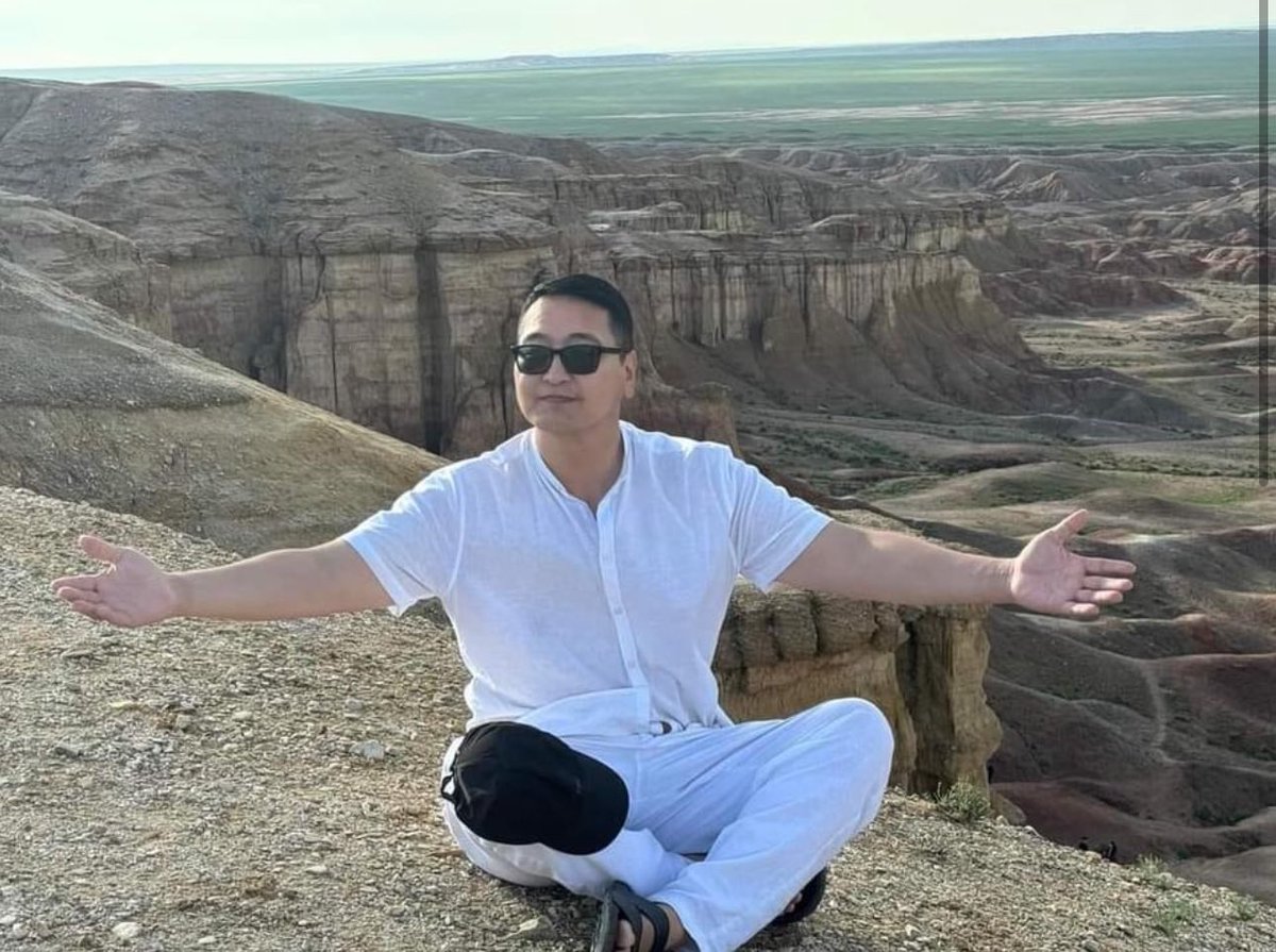 Дундговийн хамааралтай, гаралтай, Дундговьд амьдардаг, Дундговийнхоо төлөө сэтгэл нь зовнидог бүх жиргээчид энэ доор нэгдээд өгөөрэй. Нэг групп нээе. Дундговийнхоо хөгжлийн төлөө ярьж, бичиж хамтарч, санаа оноогоо солилцож байя. Янз бүрийн хөрөнгө оруулалт татах, нэгдэж нийлэх юм