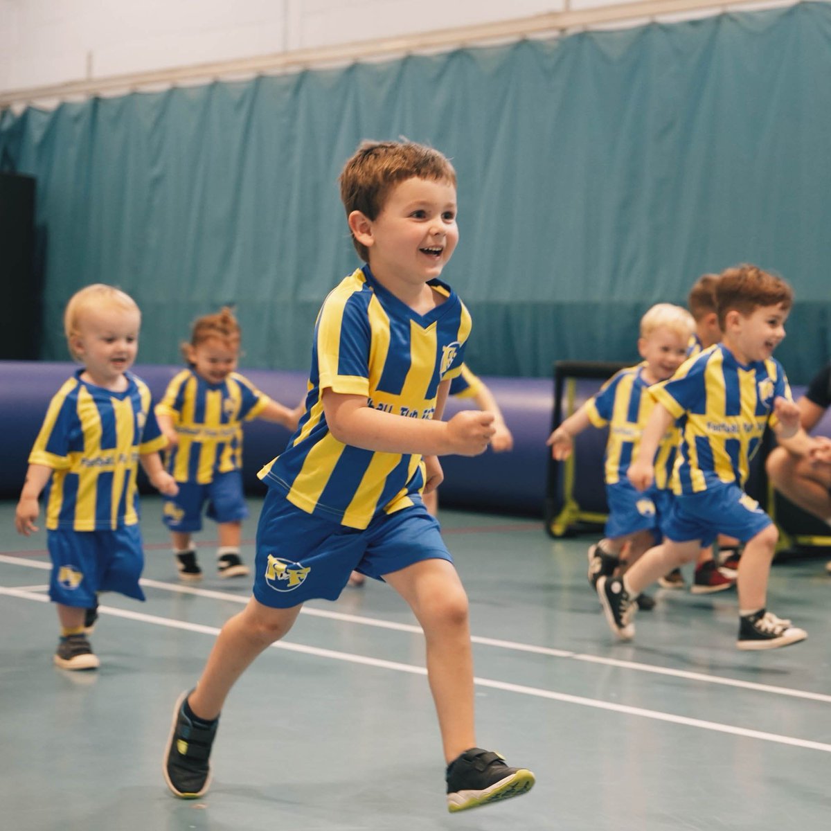 🥶 IT’S GETTING COLDER OUTSIDE but it’s always warm inside the Inflatable Pitch. The colder weather doesn’t mean that the football fun needs to stop!

Our Tots program is held indoors inside our Giant Inflatable Pitch, where it’s always perfect football conditions.